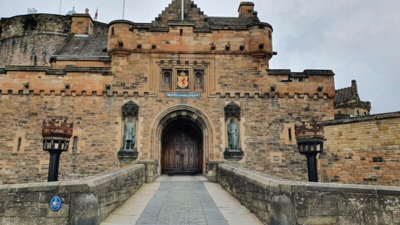 Edinburgh Castle: Highlights Tour with Tickets, Map & Guide - The Value of Guided Tours at Edinburgh Castle
