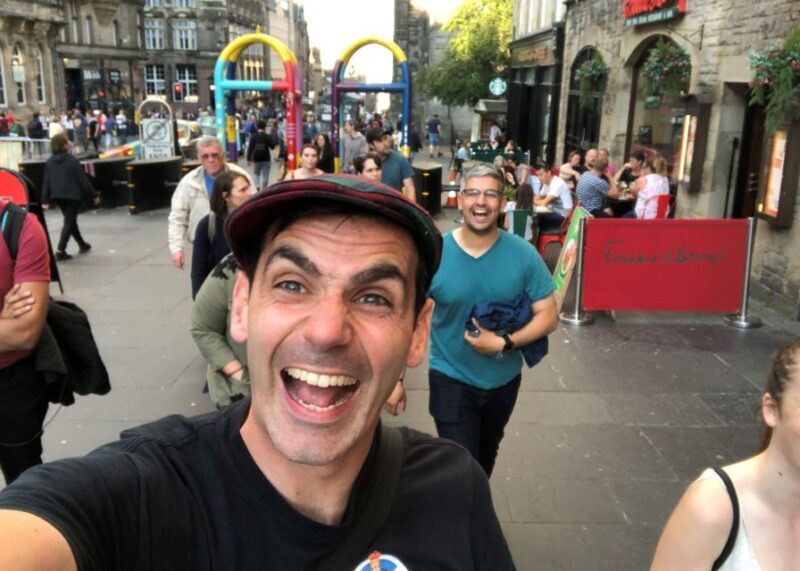 Edinburgh: Comedy Walking Tour with Professional Comedian - Key Points