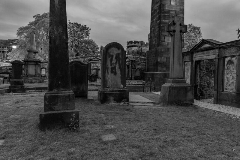Edinburgh: Dark Secrets of the Old Town Ghost Walking Tour - The Guides: The Heart of the Experience