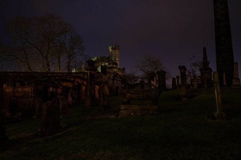 Edinburgh: Dark Secrets of the Old Town Ghost Walking Tour - The Experience and Atmosphere