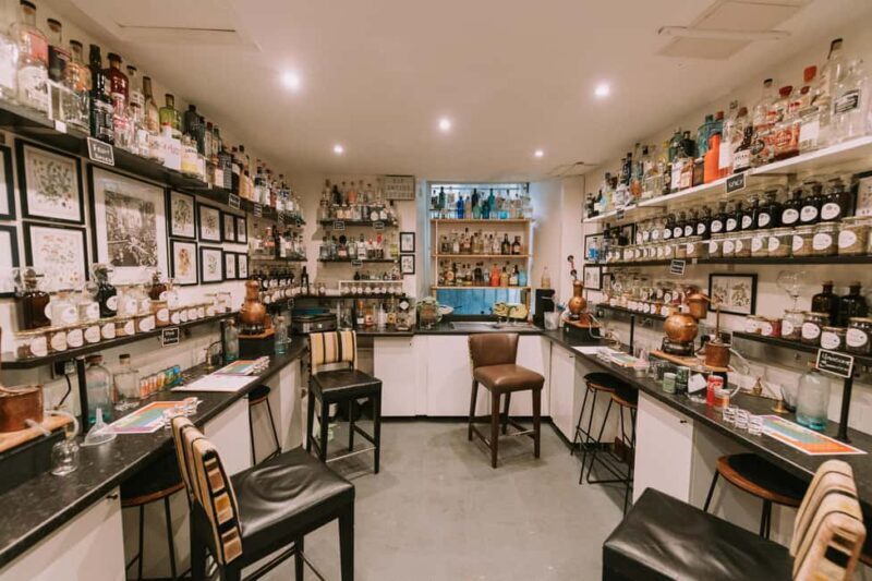 Edinburgh: Gin Distillation Workshop with Gin Tasting - Group Size and Personalization