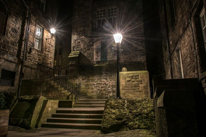 Edinburgh: Guided Ghost Walking Tour in Spanish - An In-Depth Look at the Edinburgh Ghost Tour