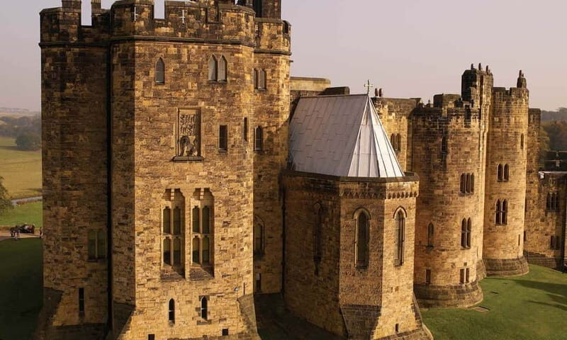 Edinburgh: Harry Potter and English Castles Tour in Spanish - Who Should Consider This Tour?