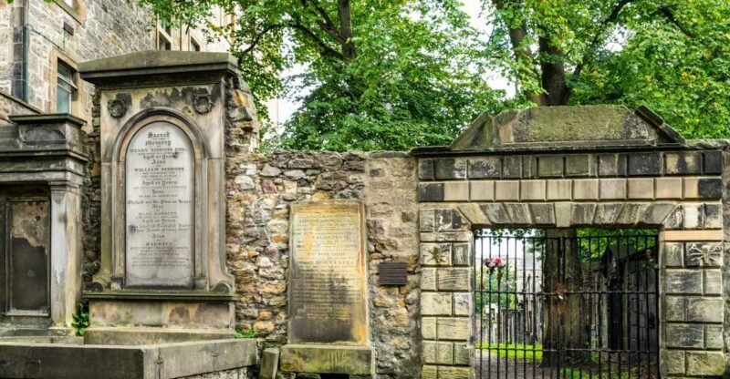Edinburgh: Haunted Underground Vaults and Graveyard Tour - A Deep Dive into the Haunted Edinburgh Experience