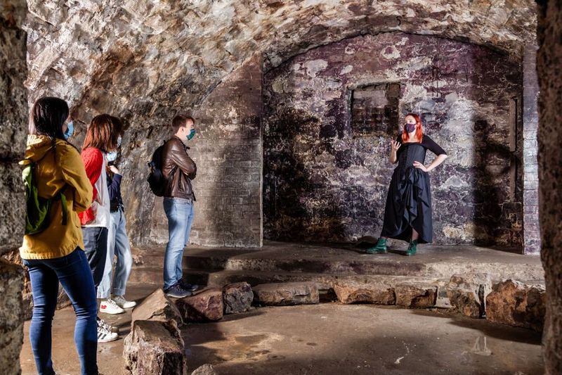 Edinburgh: Haunted Underground Vaults and Graveyard Tour - Guide Quality: Storytellers Like Jordan, Darren, James, and More