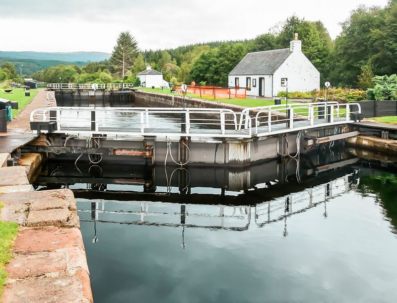 Edinburgh: Loch Ness, Glencoe & the Scottish Highlands Tour - Pitlochry on the Way Back: Victorian Streets and a Short Reset