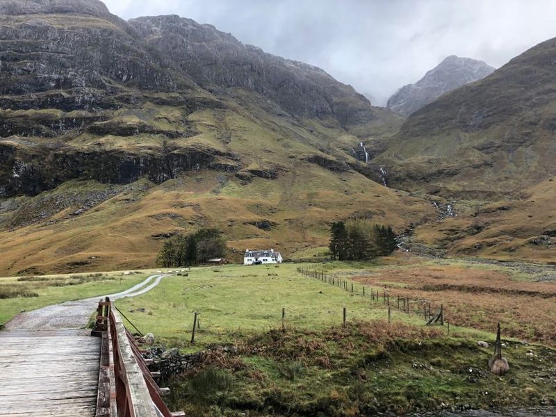 Edinburgh: Loch Ness, Inverness & Highlands Tour in Spanish - Inverness walk along River Ness: a city taste, not a full day