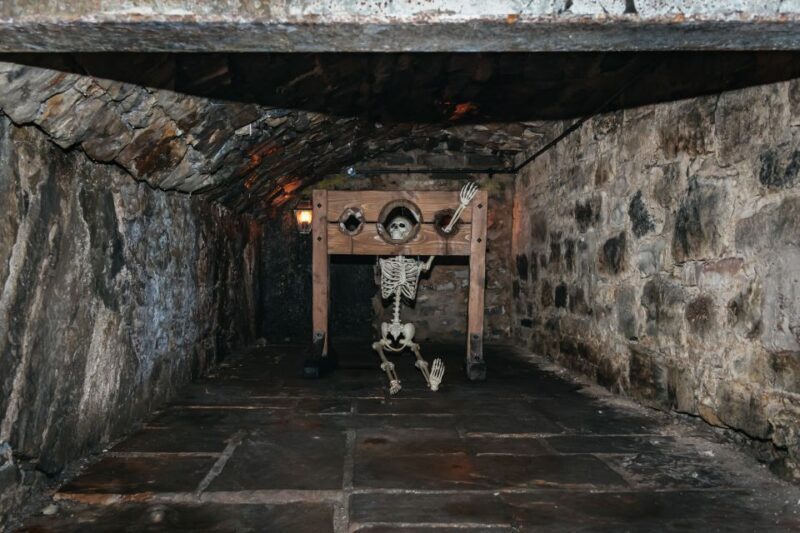 Edinburgh: Old Town and Underground Historical Tour - Downsides & Considerations