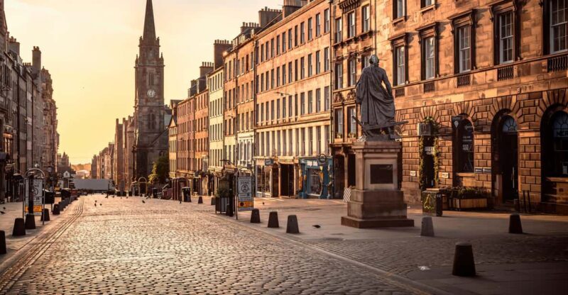 Edinburgh: Old Town Private Walking Tour with Historian - The Tour in Detail: What You Can Expect