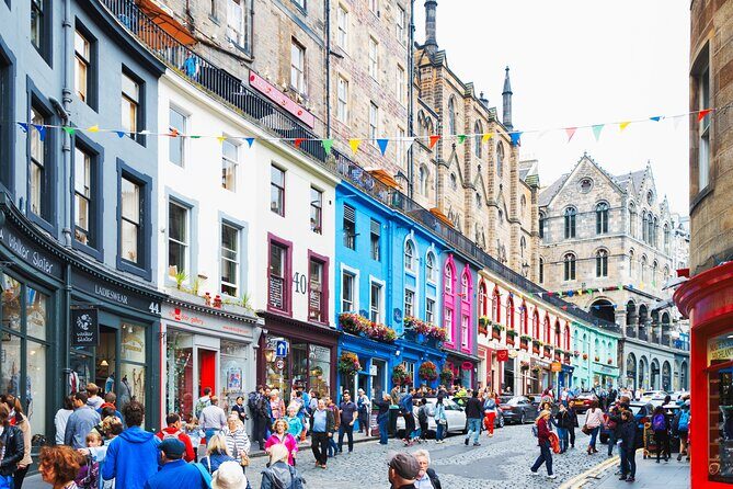 Edinburgh Old Town: Professional Photoshoot & Edited Photos - A Closer Look at the Edinburgh Old Town Photoshoot Experience