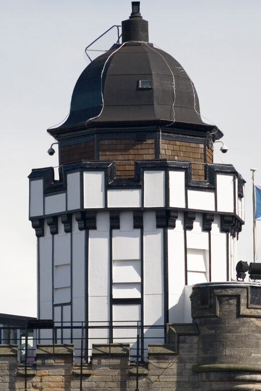 Edinburgh: Old Town Walking Tour with an APP - Why Consider the Old Town Walking Tour with an App?