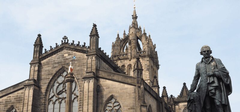 Edinburgh: Old Town Walking Tour with an APP - Frequently Asked Questions