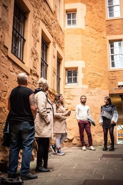 Edinburgh: Old Town Walking Tour with Castle Entry - Key Points