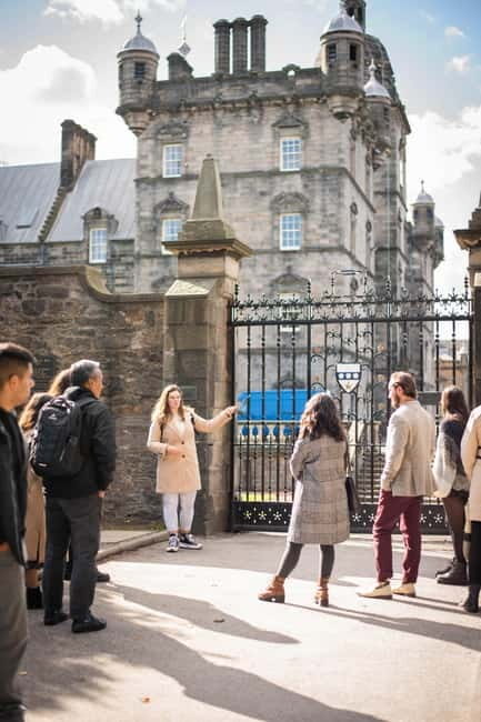 Edinburgh: Old Town Walking Tour with Holyrood Entry - Key Points