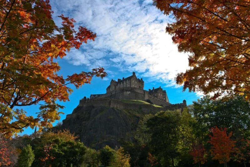 Edinburgh: private guided tour in French with Clémentine - Key Points