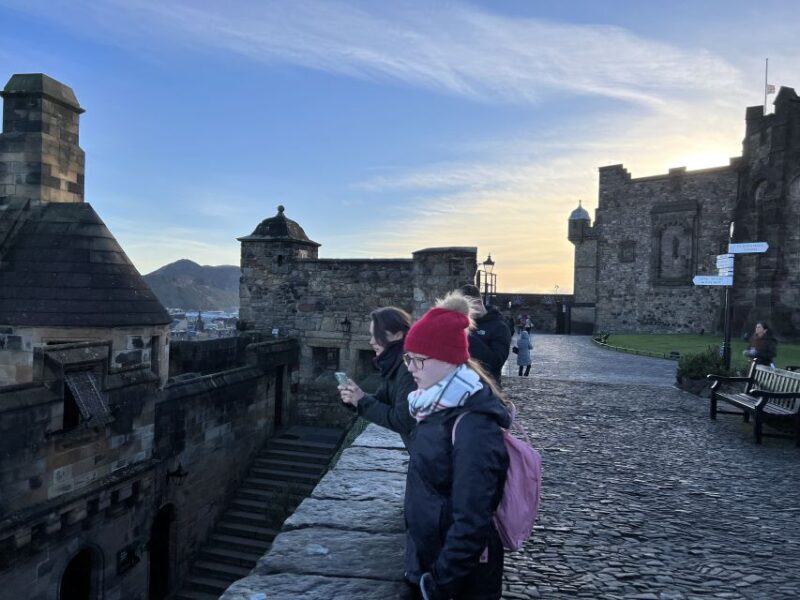 Edinburgh: Private Guided Tour of the Edinburgh Castle - FAQs