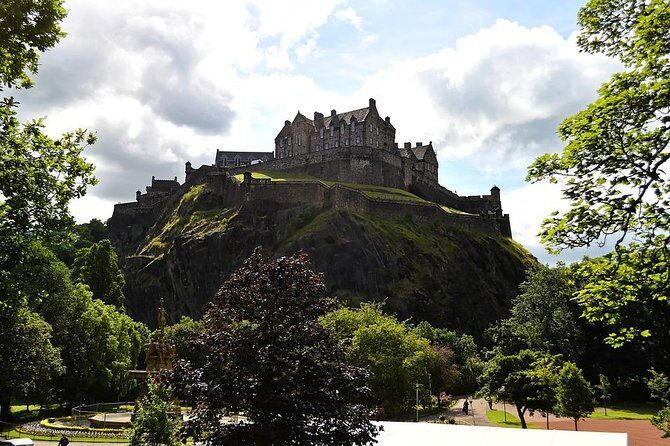 Edinburgh Private Walking Tour with a Local - Key Points