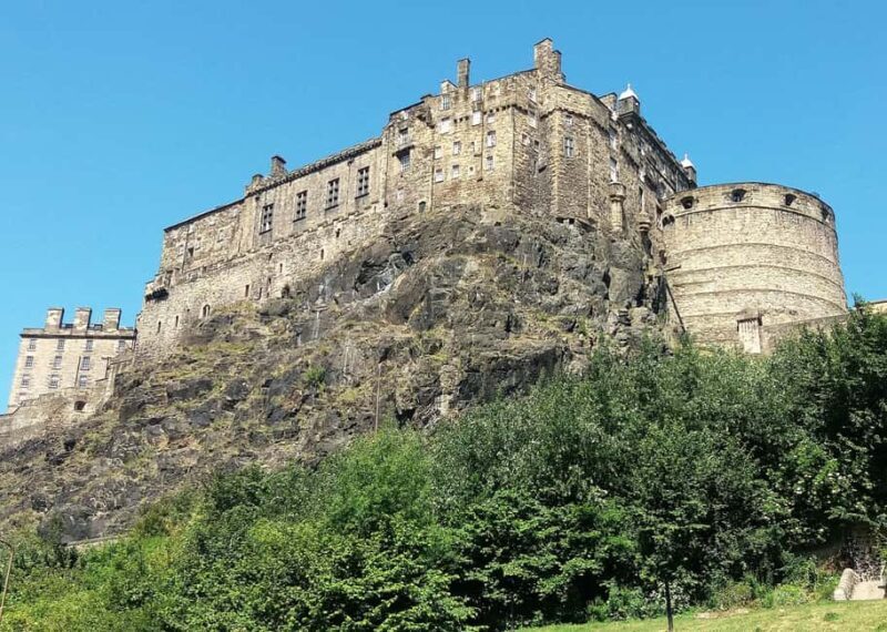 Edinburgh: Private walking tour with a Polish guide - Key Points