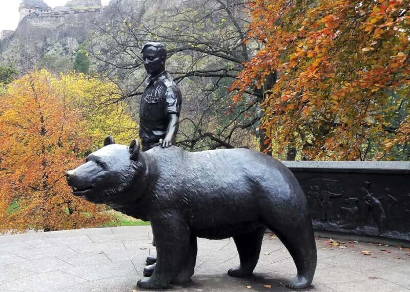 Edinburgh: Private walking tour with a Polish guide - A Closer Look at the Tour Experience