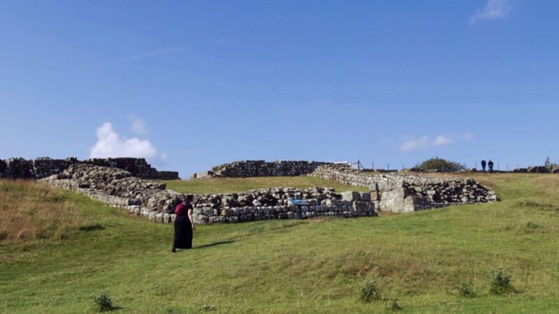 Edinburgh: Rosslyn Chapel and Hadrian's Wall Tour in Spanish - The Experience in Detail