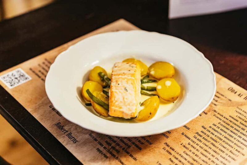 Edinburgh: Scottish Dinner and Folk Music Experience - FAQ