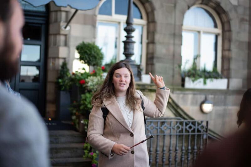 Edinburgh: The Complete Guide to the Old and New - FAQs