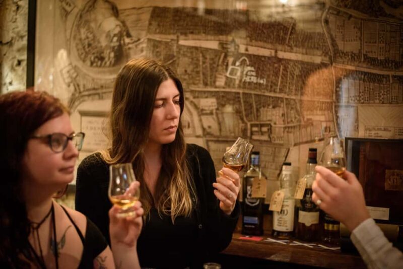 Edinburgh: Underground Vaults Tour with Whisky or Gin - Key Points