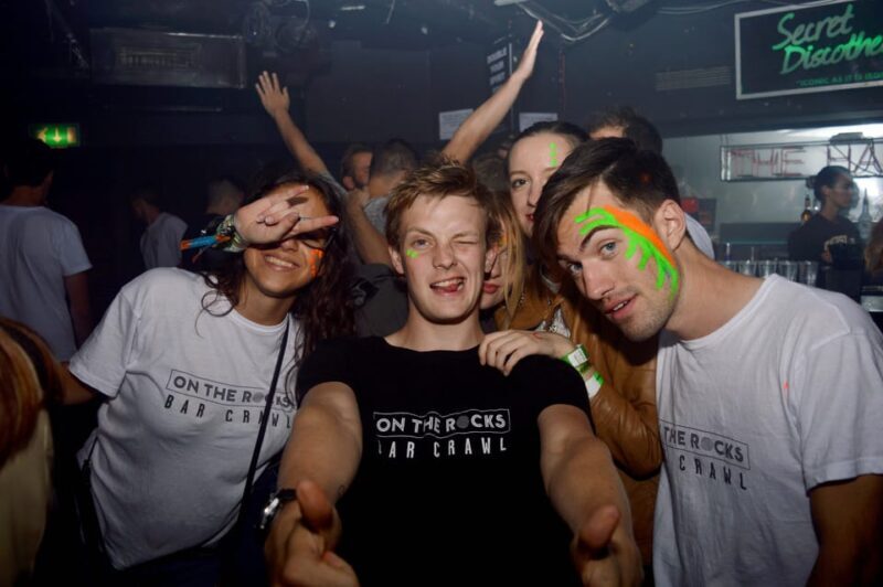 Edinburgh's Best Bar Crawl: Free Shots, Discounts, Photos - What to Expect on the Tour