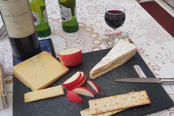 Edinburgh's Christmas Lights and festive Black Taxi Tour - The Experience: What to Expect from the Tour