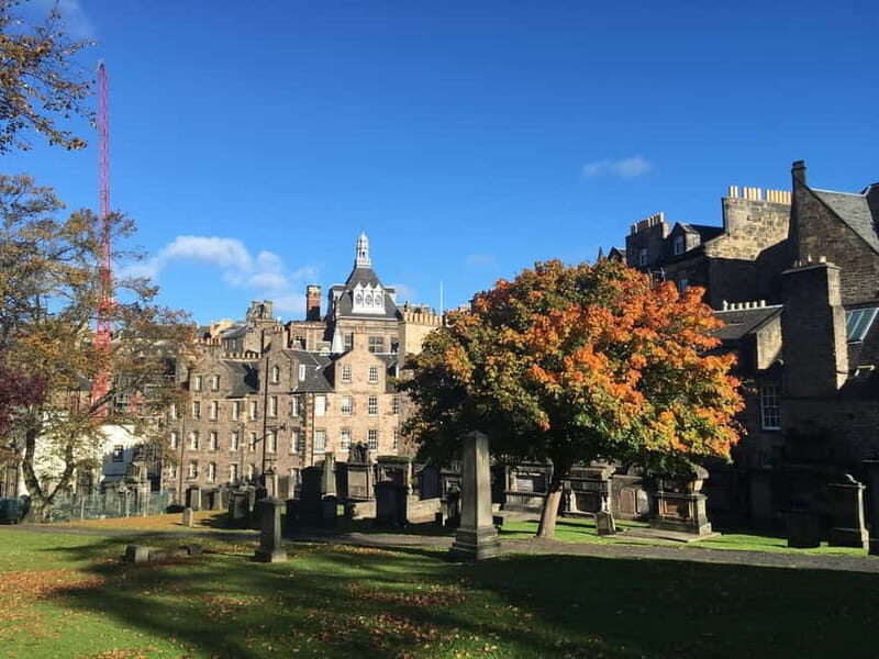 Edinburgh's must-see attractions: walking tour in French - A Deep Dive into the Edinburgh Walking Tour