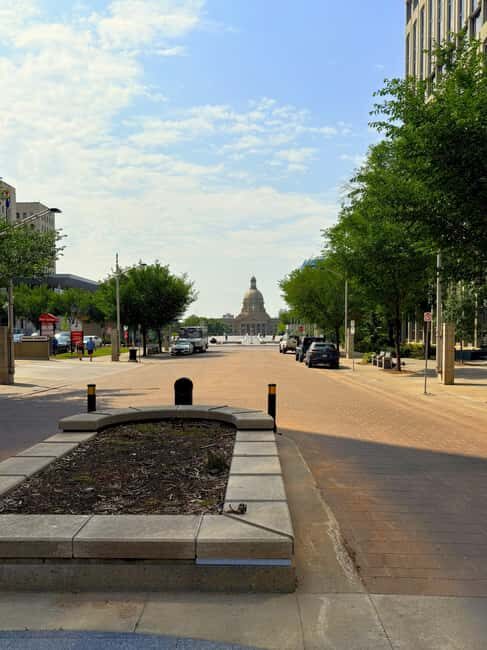 Edmonton: 3-Hour City Highlights Walking Tour With Guide - Discovering Edmonton in Three Hours