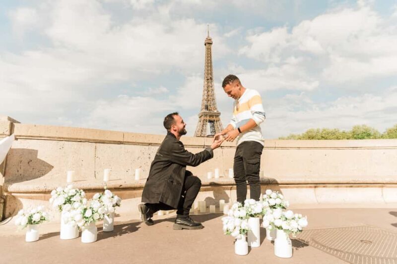 Eiffel Tower Proposal lgbtqia+ / 1h Photographer - Key Points