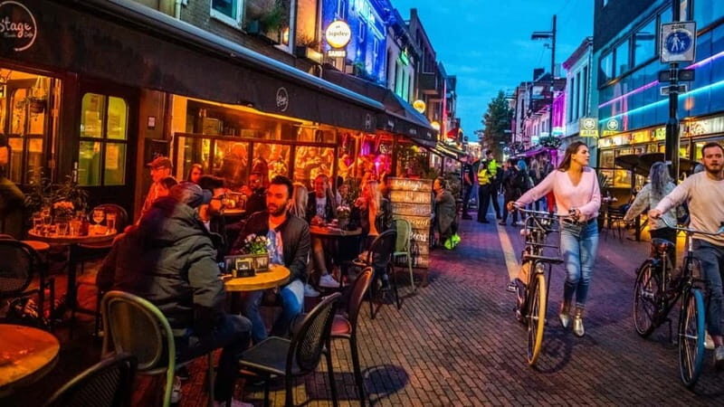 Eindhoven: Pub Crawl with Free Drinks and Entrance - Key Points