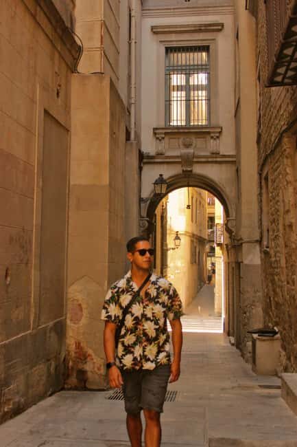 El Born Photo Walk  Artistic Barcelona Experience - Key Points