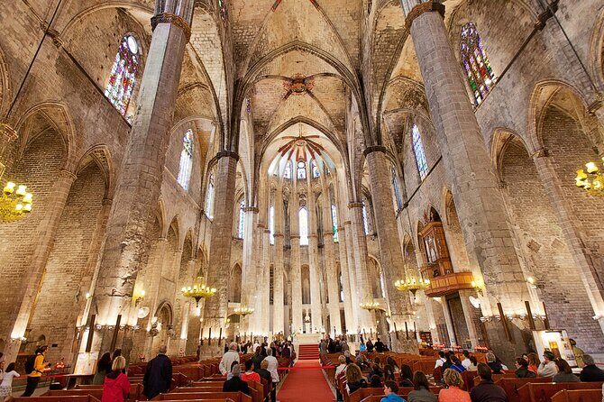El Born: Santa Maria del Mar Tour with Exclusive Rooftop Views - Key Points