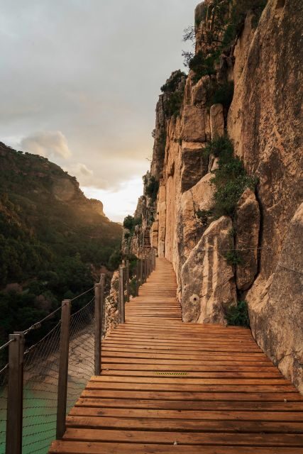 El Chorro: Hike" Caminito del Rey " + E-bike guided tour 2h - Key Points