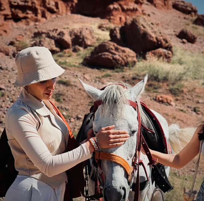 El Cotillo: Sunset Cliff Horseback Ride with Drink - The Itinerary in Detail