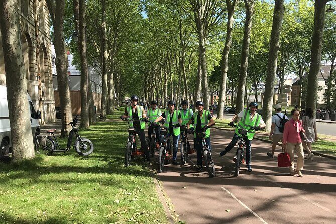 Electric 2-wheeler tour of the Chateau Park and Gardens - A detailed look at the experience