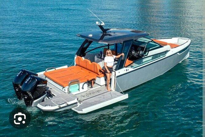 ELEGANT LUXURY MOTOR YACHT PARTY (*No Hidden Fees*) - Exploring the Details of the Miami Luxury Yacht Tour