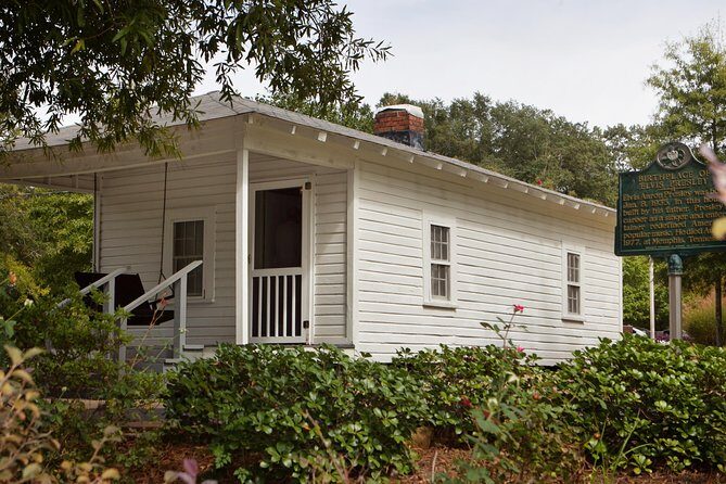 Elvis Presley's Childhood Home Sightseeing Daytrip from Memphis - What Makes This Tour Stand Out?