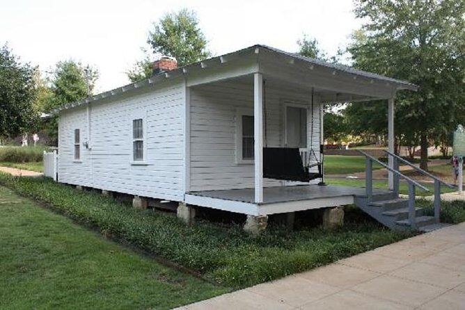 Elvis Presley's Childhood Home Sightseeing Daytrip from Memphis - FAQ