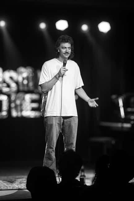 English Stand-Up Comedy Show at SaliGari Bar - Key Points