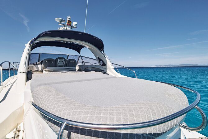 Enjoy an unforgettable experience with the Elegant CRANCHI 47 - FAQ