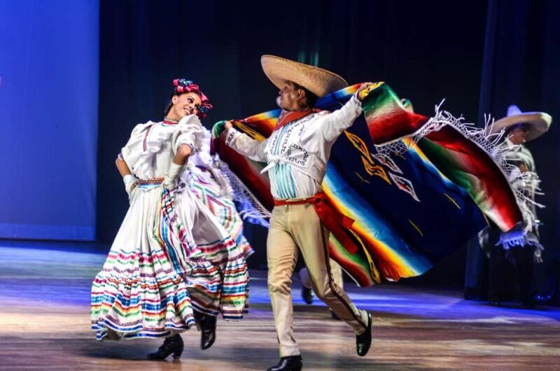 Enjoy the Folkloric Ballet at the Palacio de Bellas Artes - An Overview of the Experience