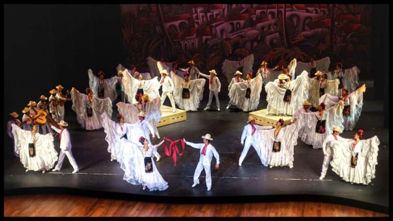 Enjoy the Folkloric Ballet at the Palacio de Bellas Artes - The Magic of the Palace of Fine Arts