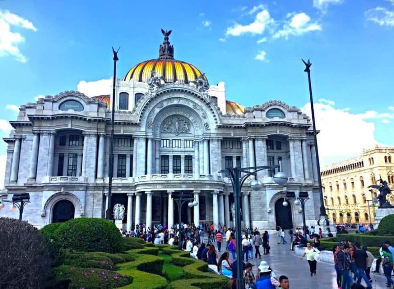 Enjoy the Folkloric Ballet at the Palacio de Bellas Artes - The Practicalities