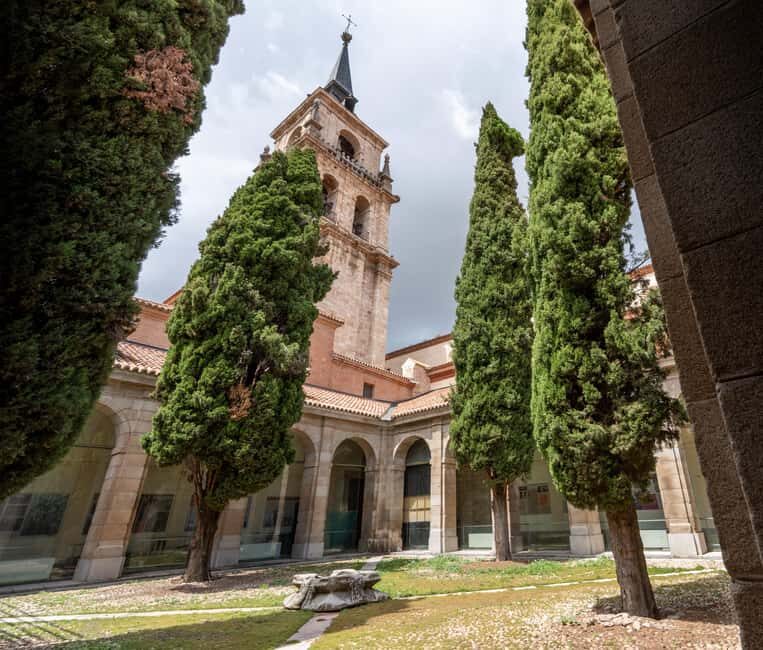 Entrance to the Cathedral of San Bernardo in Alcalá de Henares - Key Points