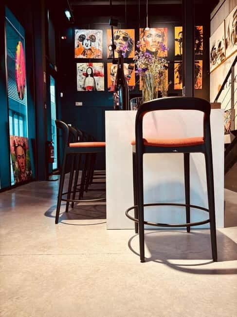 Entrance to the Roots Gallery + 1 glass of wine with snacks + 1 fine art print - FAQ