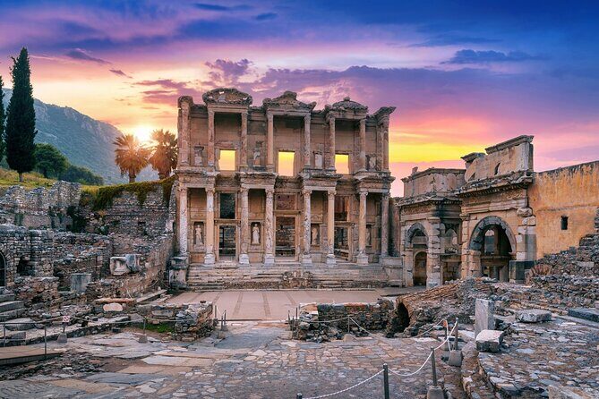Ephesus Ancient City & Turkish Bath Private Tour From Kusadasi - A Closer Look at the Itinerary