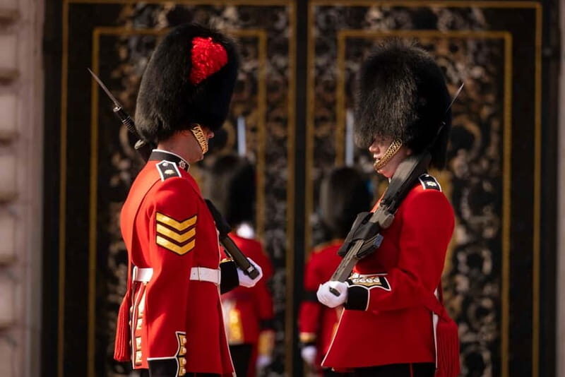 Essential London Introductory Tour with a Londoner - Key Points